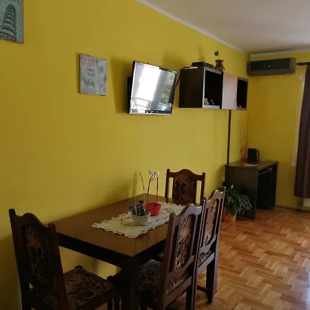 Helena Apartment *