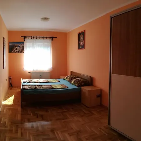 Helena Apartment *